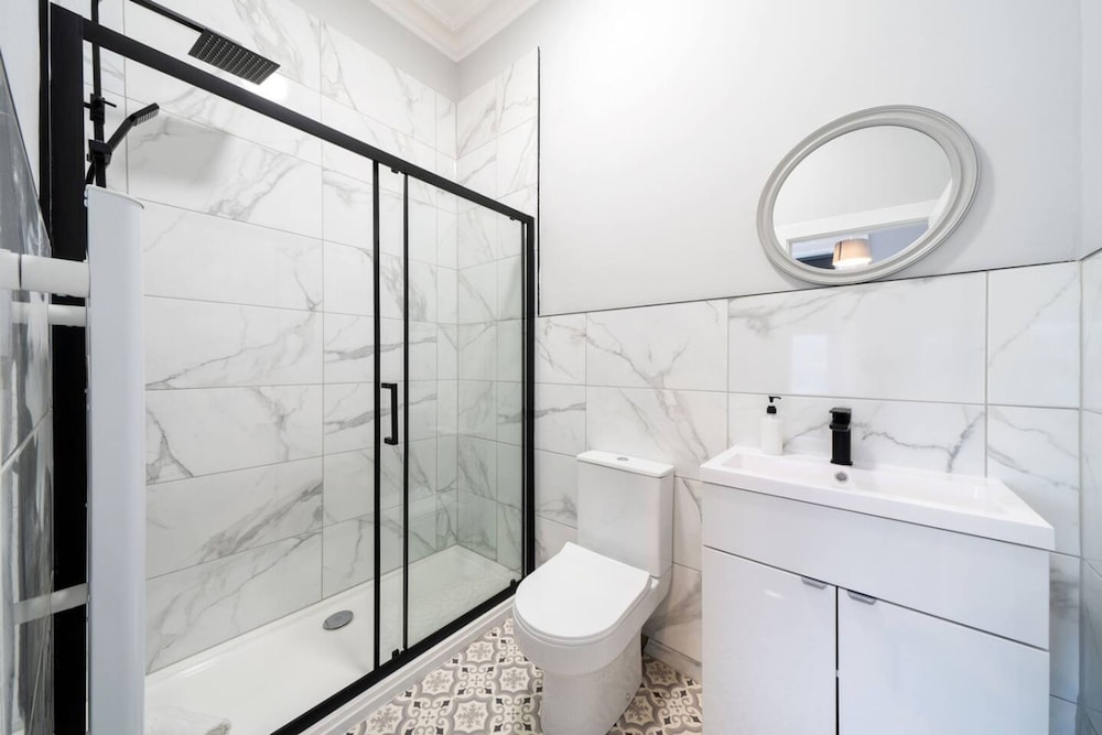 Lochside Apartment C