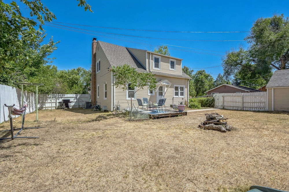 Charming Home Near Unc & Dt Greeley 5 Bedroom Home