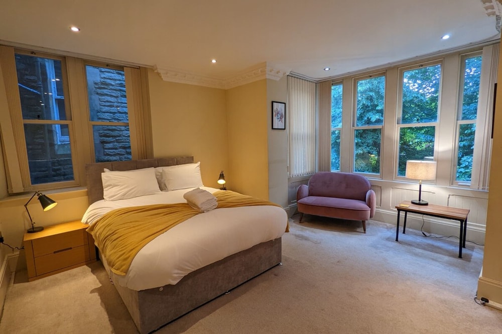 Stunning & Modern 2BD Flat - Manchester! view 5