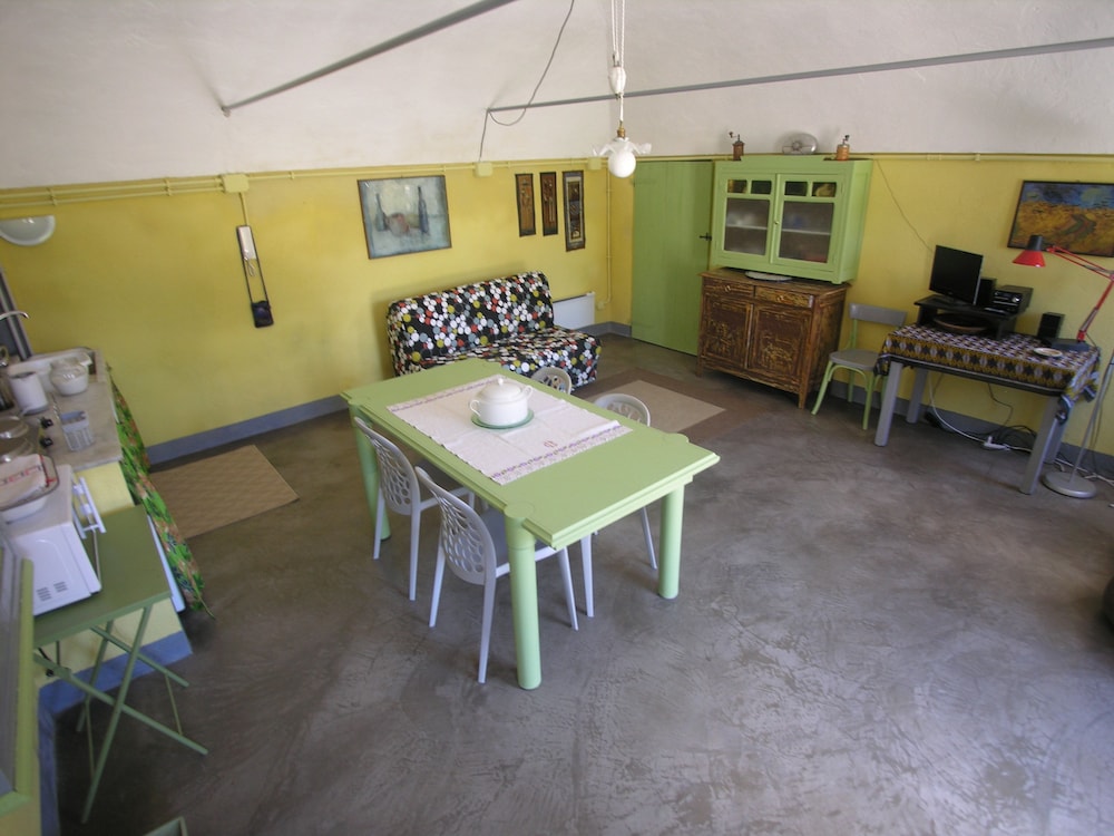 Photo 12