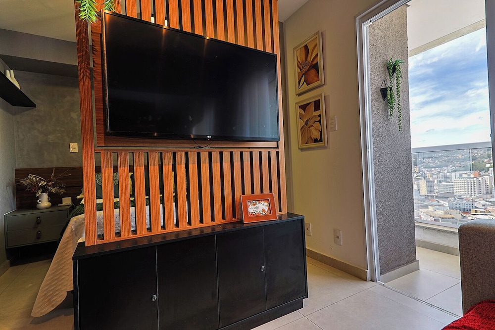 Studio Pet Friendly c Garagem e Varanda no Centro