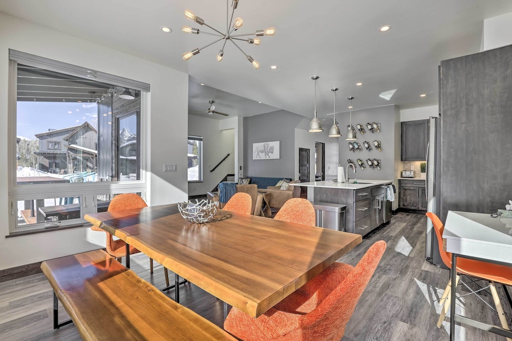 Hike, Ski, Golf, & Fish: Silverthorne Townhome! view 2