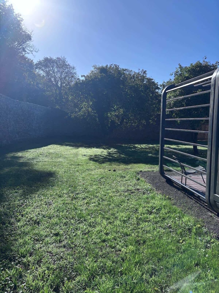 Glamping Pod With Hot Tub in Orchard