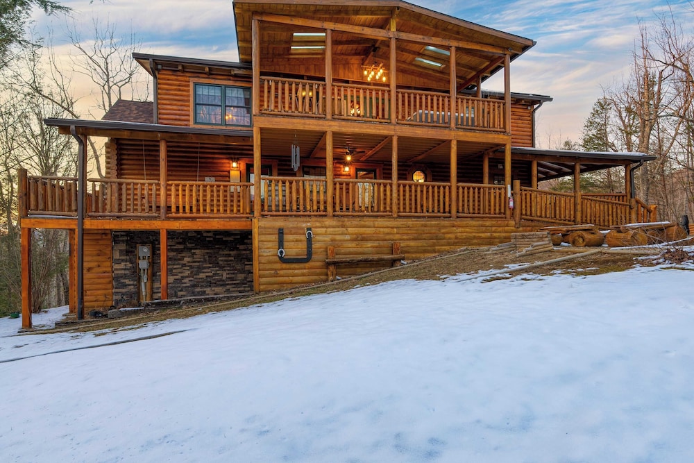 American Dream by Avantstay Deck w/ Views Theater, Game Room, Community Pool