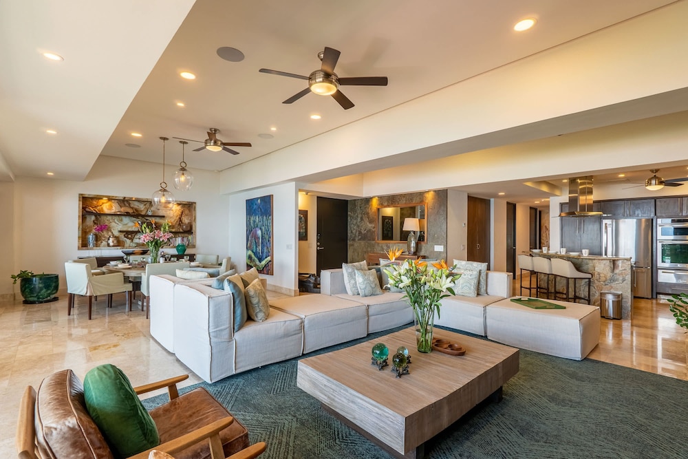 Ocean Front Amazing Views and Location Sleeps 8