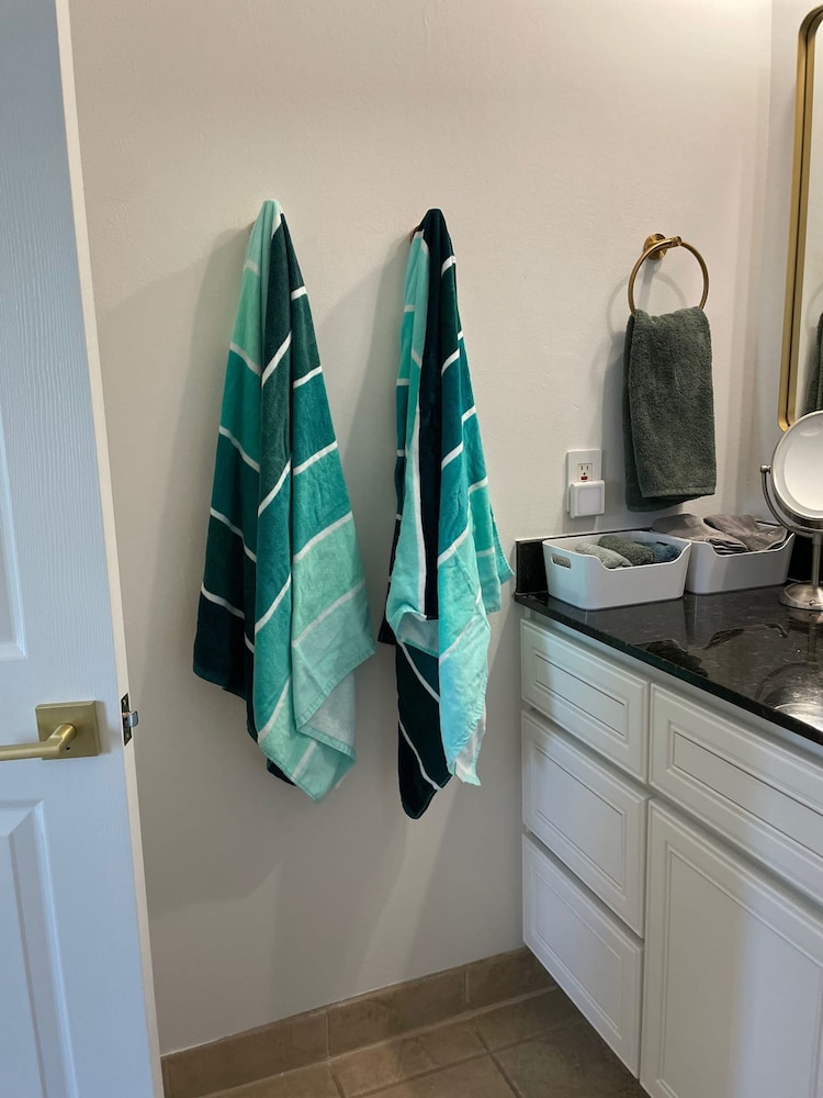 MCM Styled Condo Sleeps 4 Pool hot tub