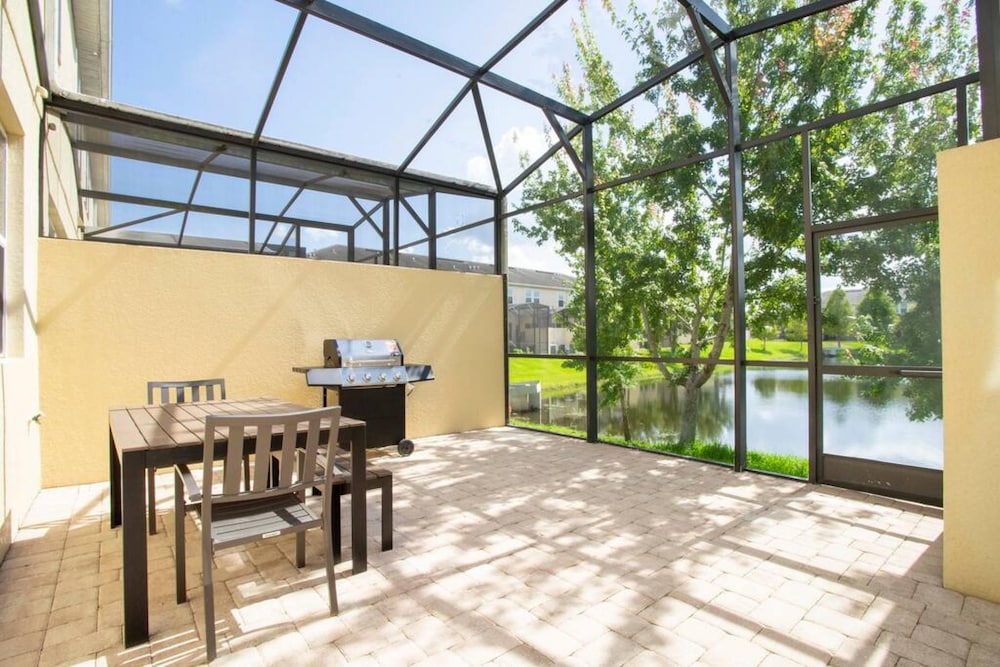 Super Near- Parks w Lake Views Ping Pong Table