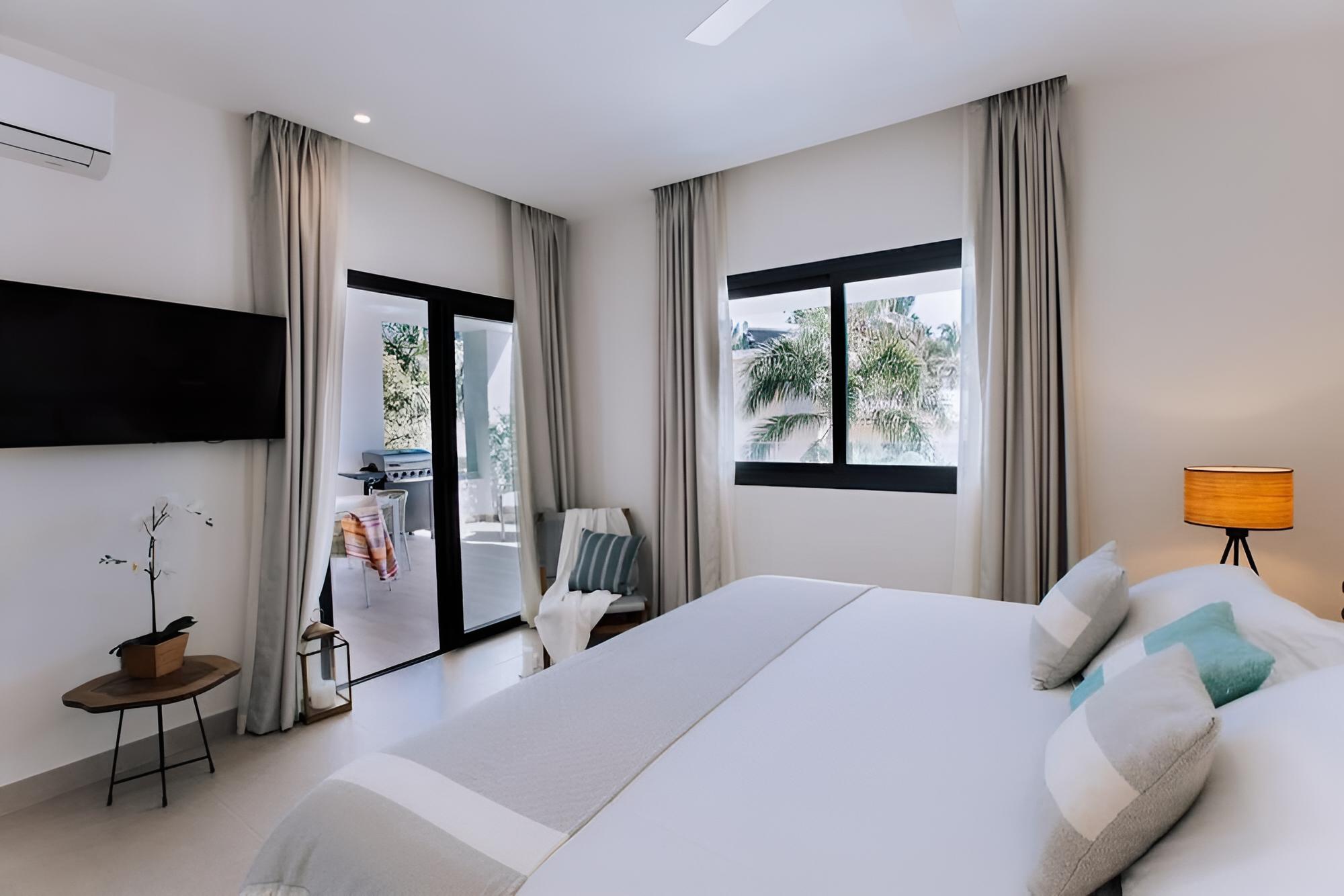 Amazing Condo With Picuzzi Steps From the Beach view 2