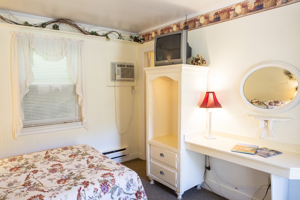 The Chimney Rock Inn & Cottages