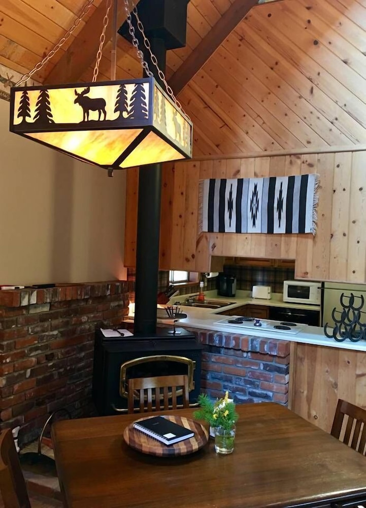 Ashland Vacations - Whispering Pines Cabin Retreat - Property Image 18