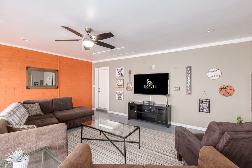 Ochenta Modern Retreat Htd Pool Spa Putt Grn Gym