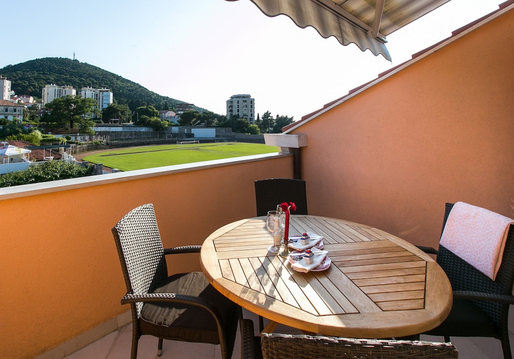 Apartments Miramare & Campara