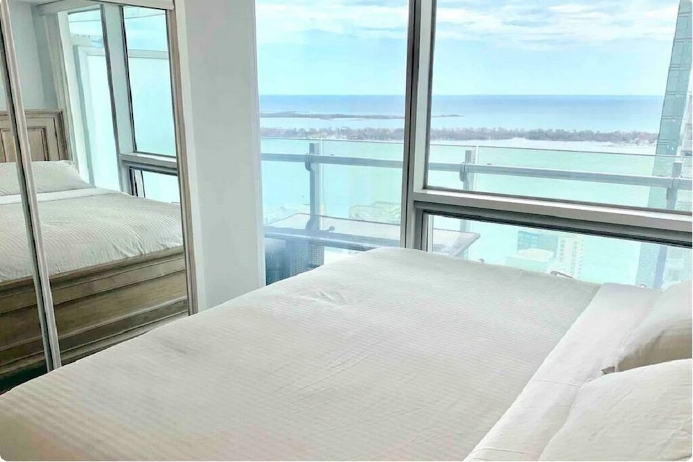 Luxury Condos at York Street - Image 4