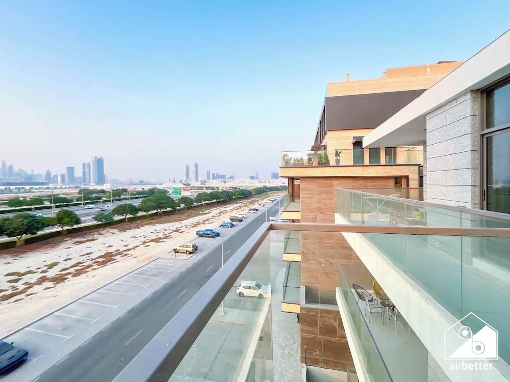 Luxury 1BR w/ Balcony & Burj Khalifa View
