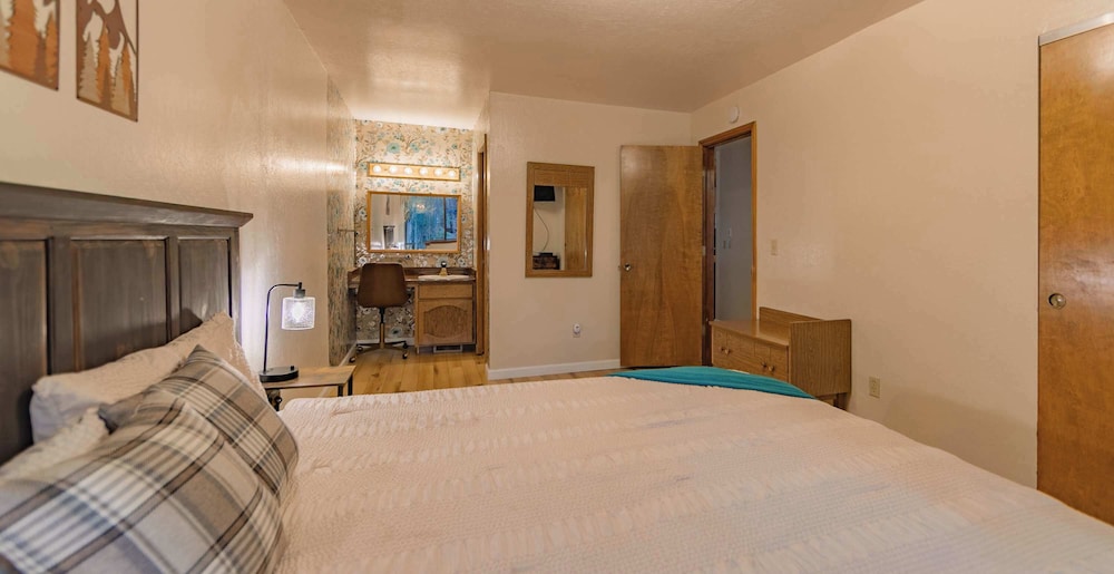Oglala Little Lodge - Cabin Getaway