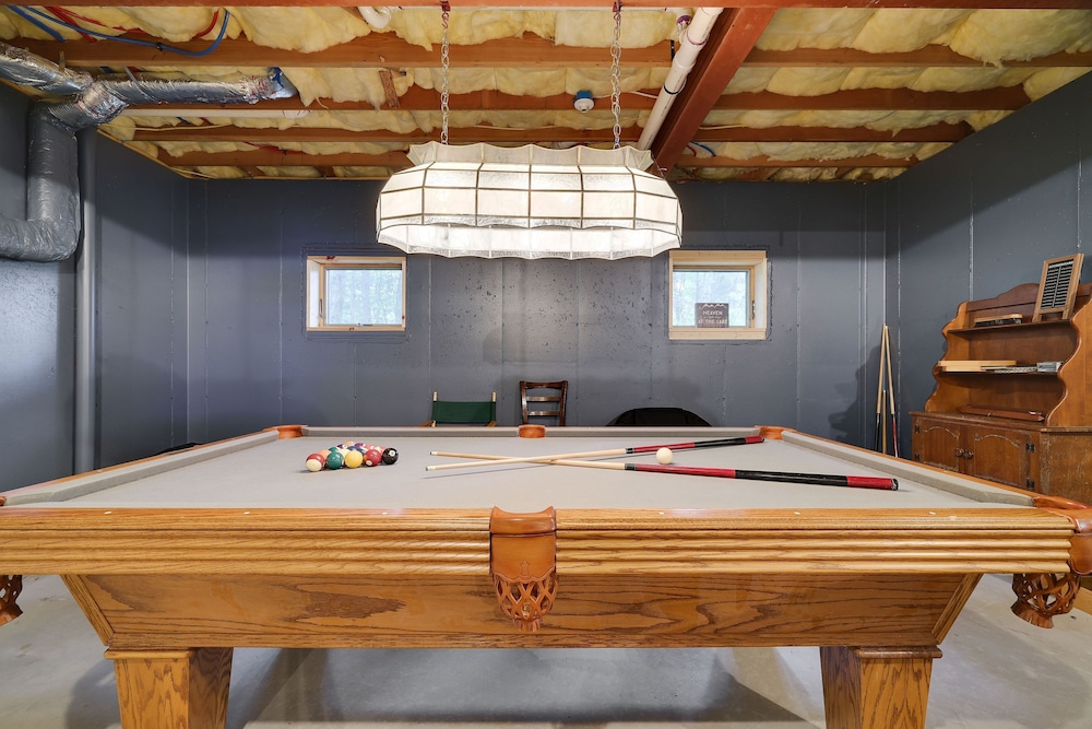 Elk Hollow by Avantstay Lakefront Chalet w Game Room Fire Pit