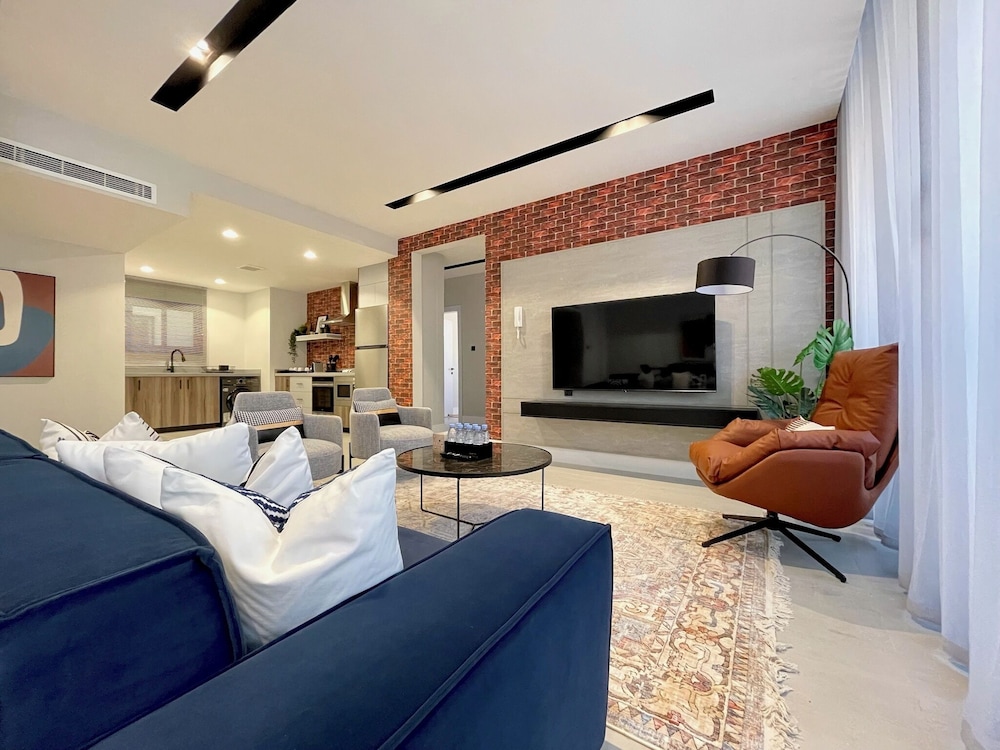 C Living - Premium 3 Bedroom - AQIQ