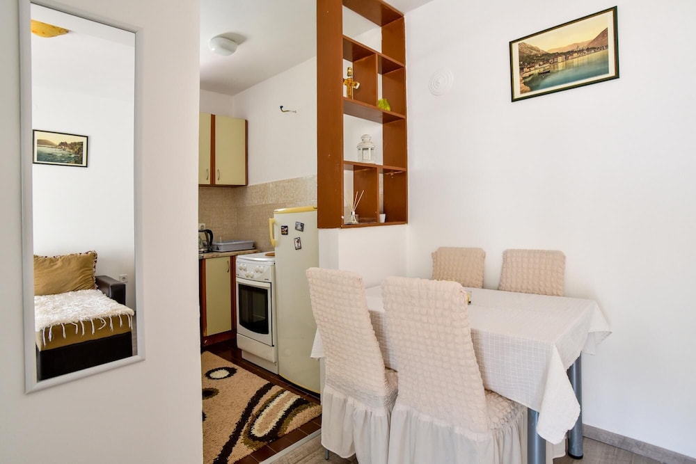 Comfy Flat w Balcony 5 min to Greco Beach in Budva view 5