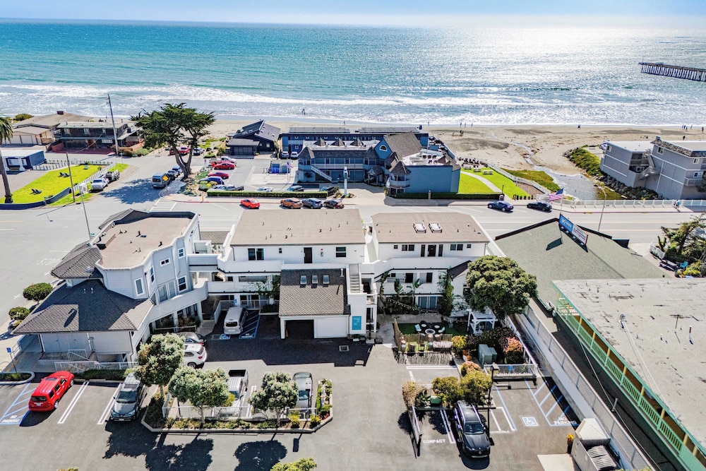 2 Coastal Studios at Cayucus Beach Access + Ocean Views