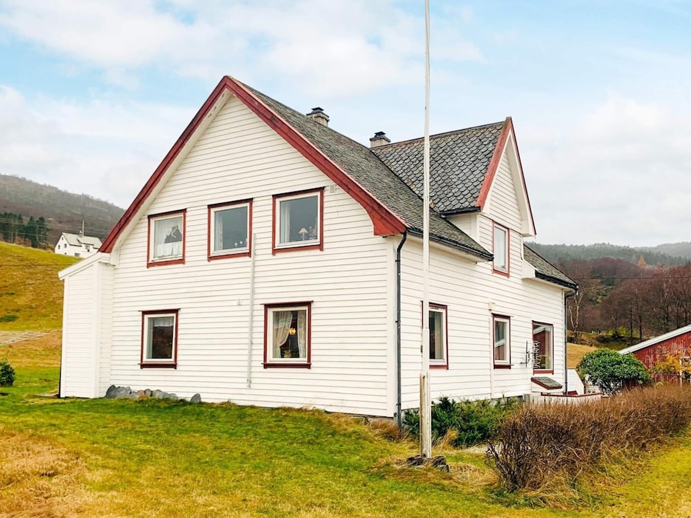 10 Person Holiday Home in Brekke view 3
