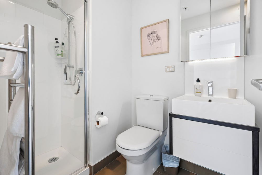 Queen St Stay, Pool,Gym,Tower Views | Zodiak Stays