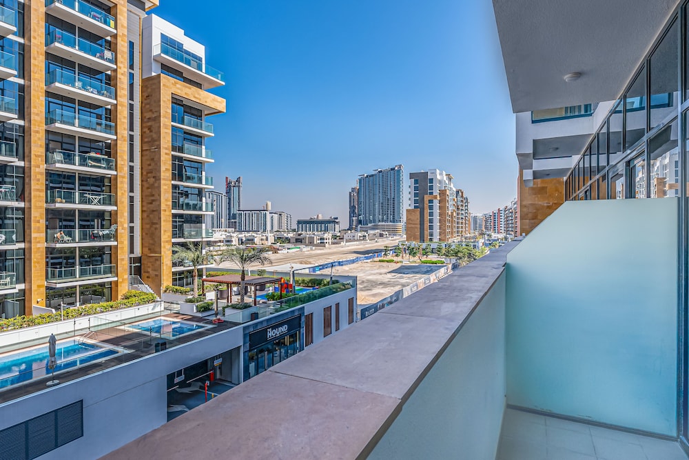 Luxury StayCation - Azizi Riviera 17