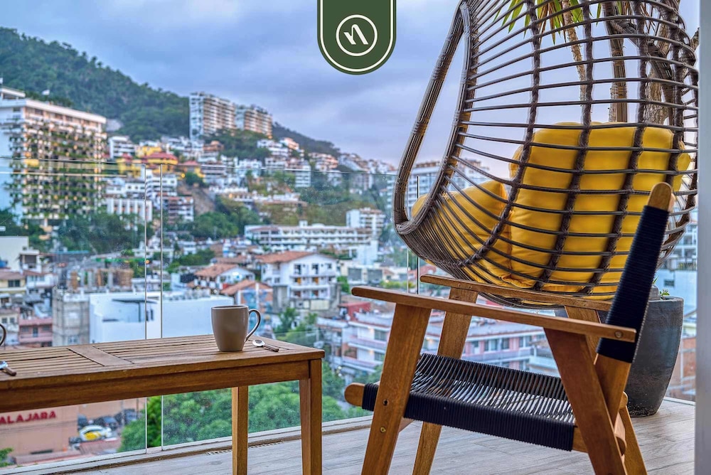 Amazing 1BR Penthouse With Balcony - Gym - Pool