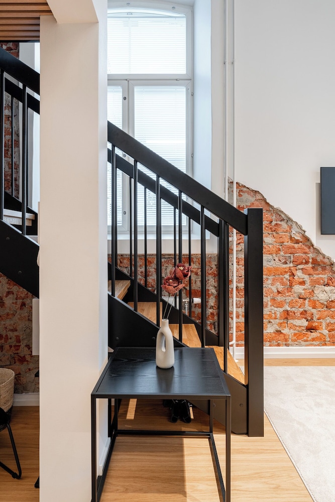 Stylish Loft next to City Center & Lake Pyhäjärvi