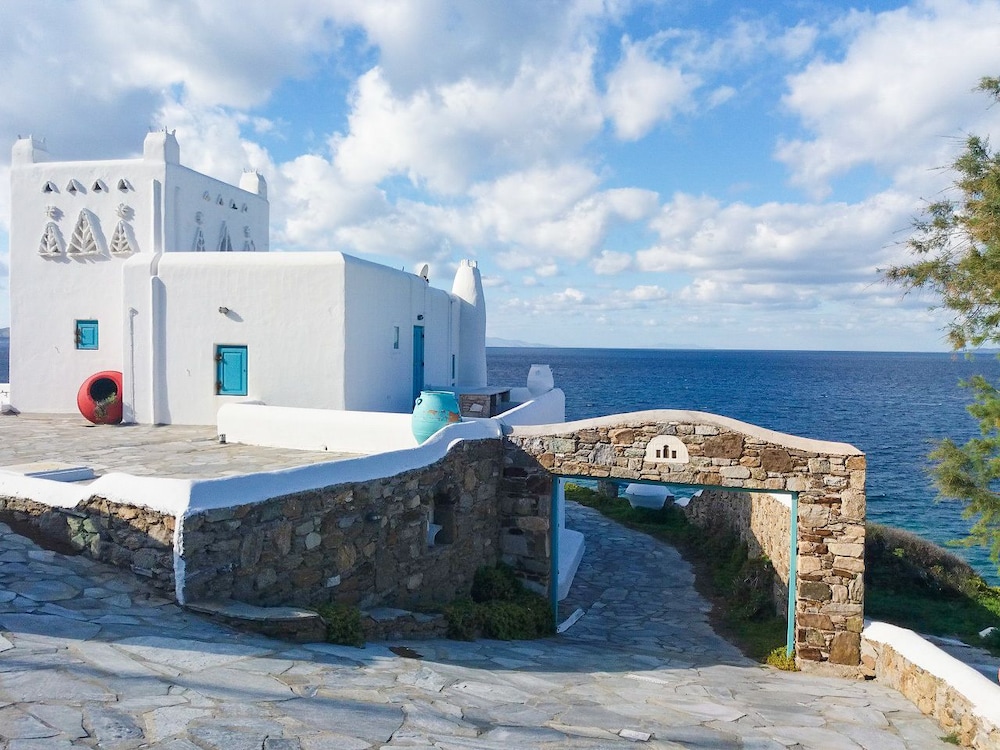 Cavo Delos
