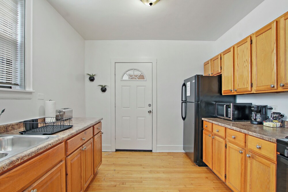 1BR Vibrant Apt - Montrose 2E