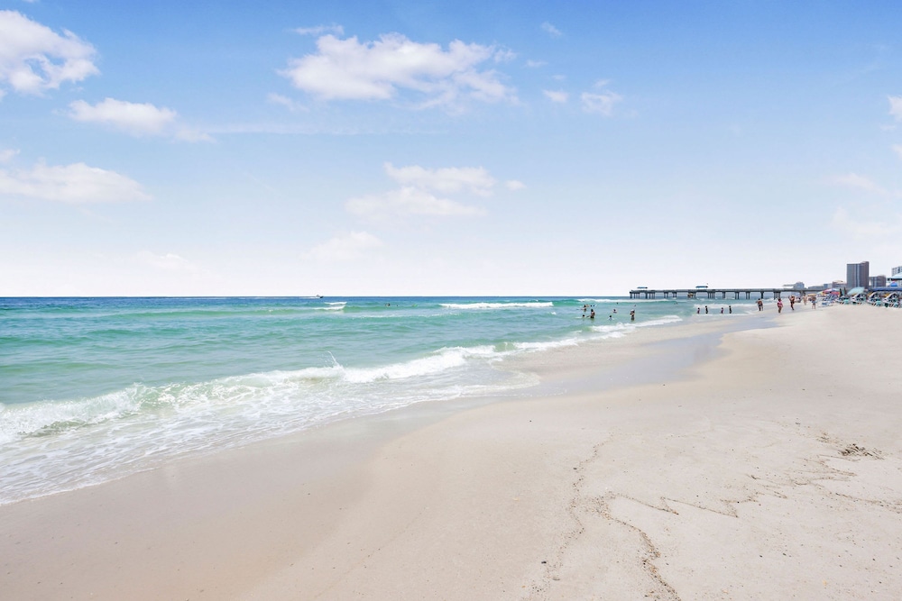 Palms 915- Premier Beachfront Condo