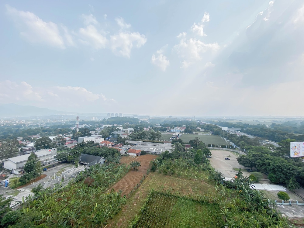 Neutral Minimalist Studio Apartment At Lrt City Sentul - Royal Sentul Park