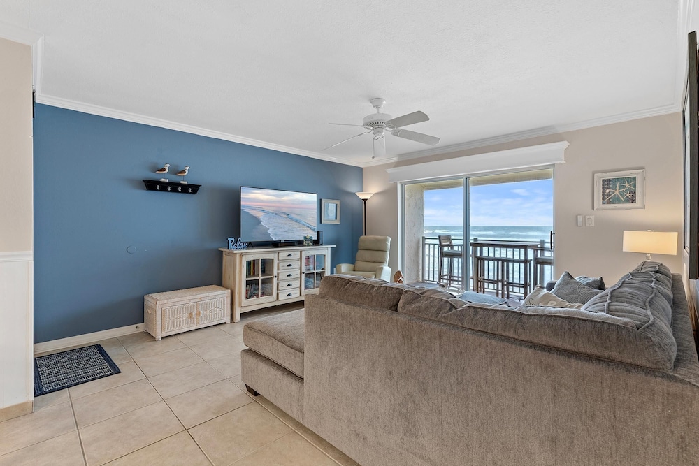 Colony Beach Club 224