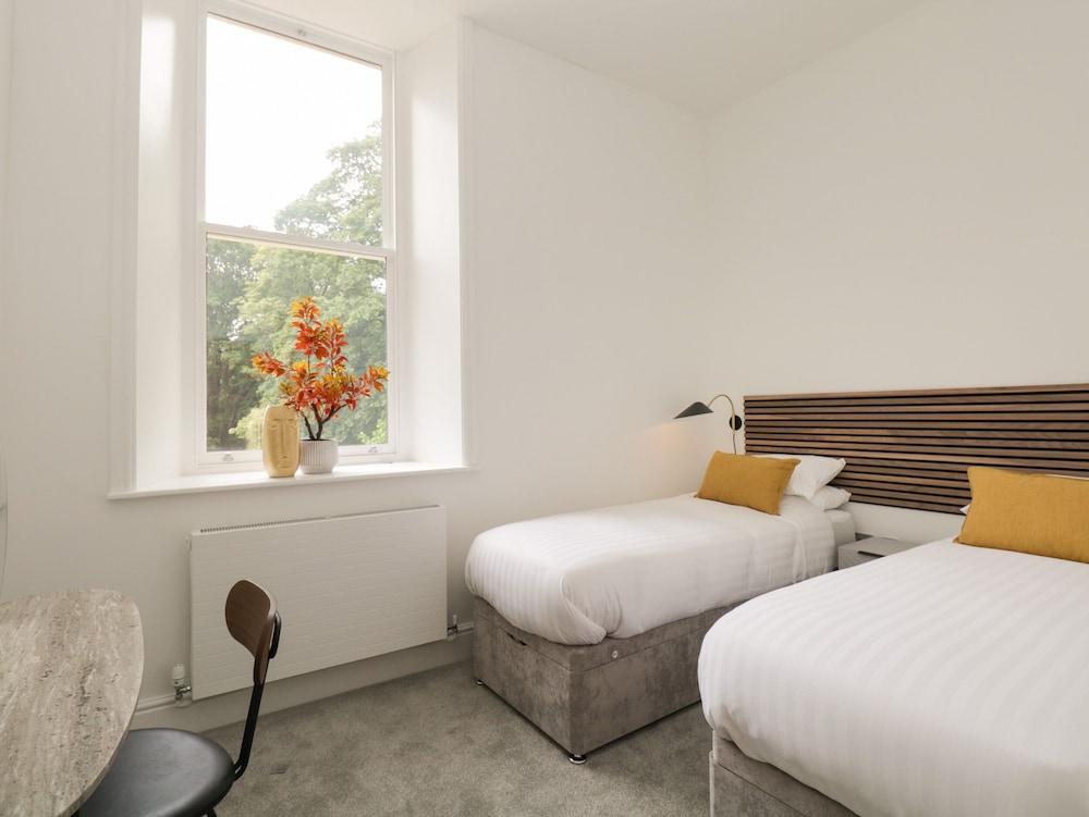 The Florence Suite Stone Cross Mansion