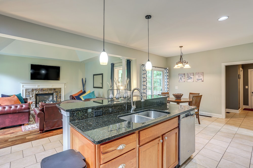 Game Room & Hot Tub: Big Fun in Ellicottville