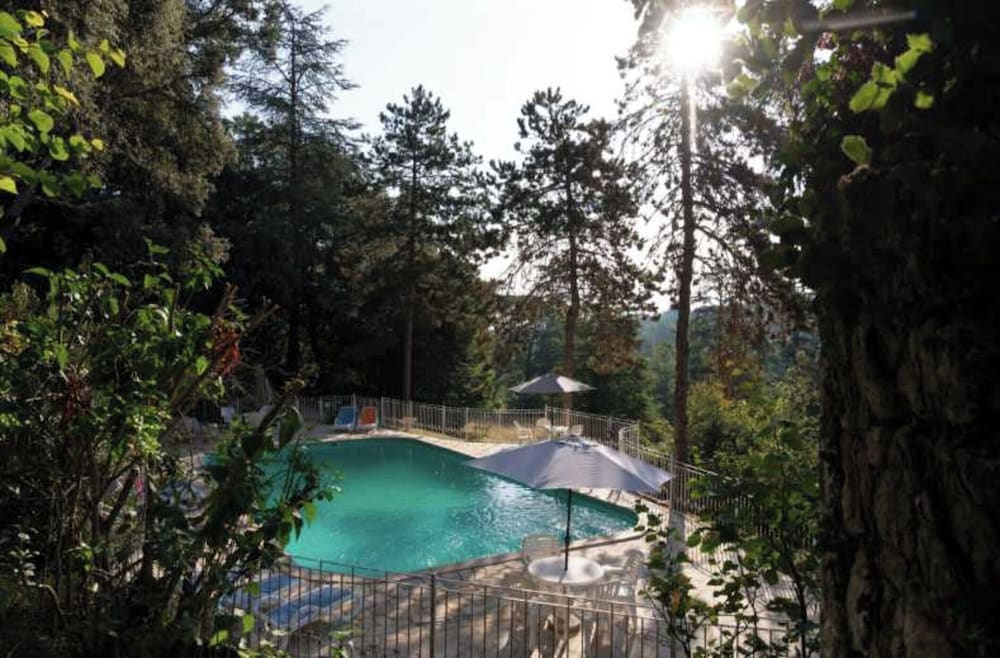 Stay at the Chateau- Studio 2P- With Pool and Park