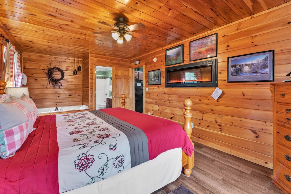 Cabin in the Woods w/ Hot Tub & Games! view 5