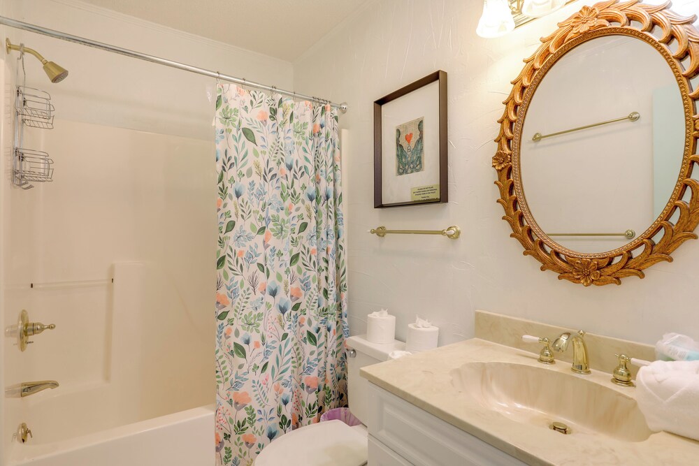 650 Feet to the Beach! Arcadian Shores Townhome