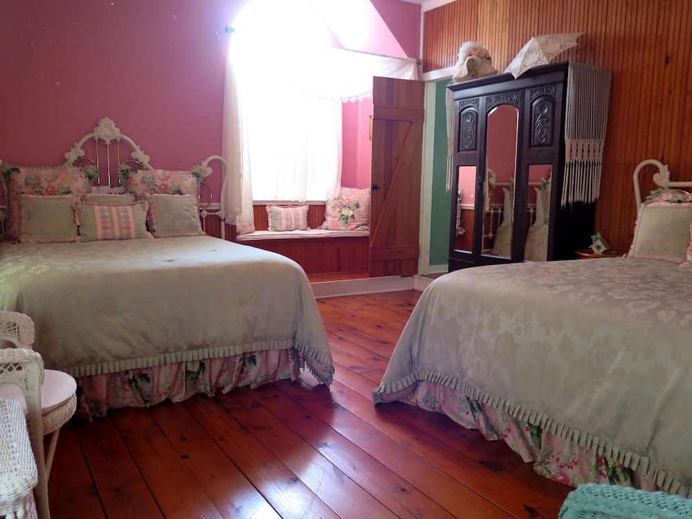 Yellow House Bed and Breakfast