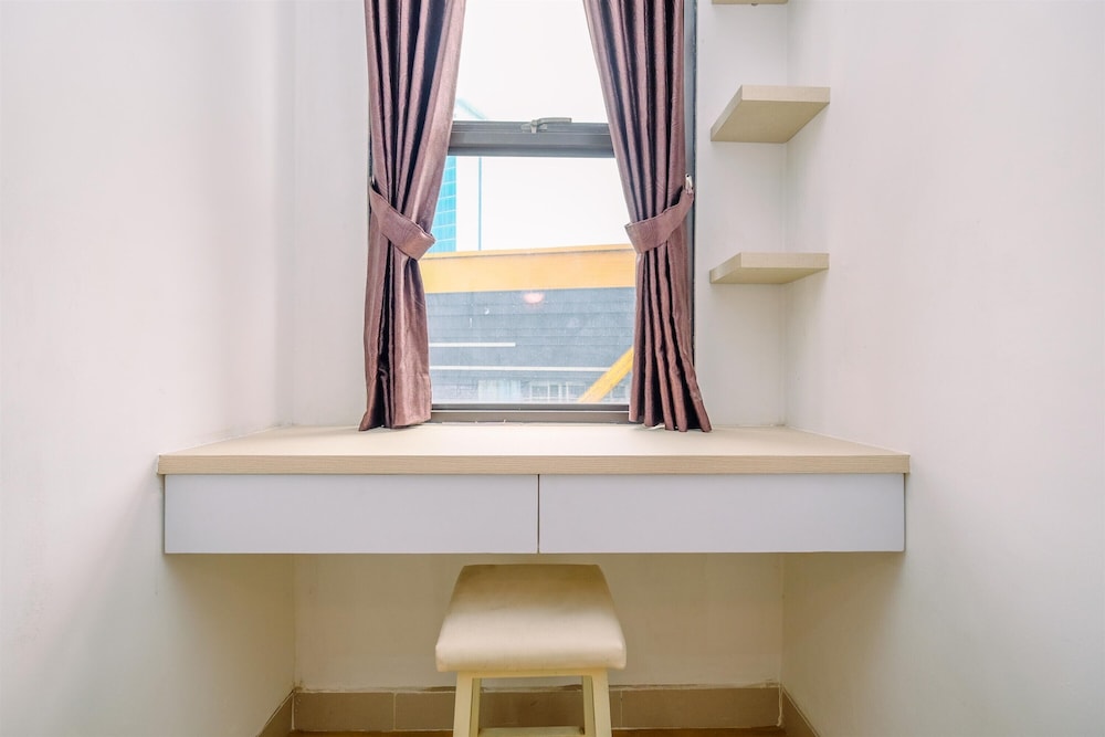 Homey And Best Choice Studio Apartment Transpark Cibubur