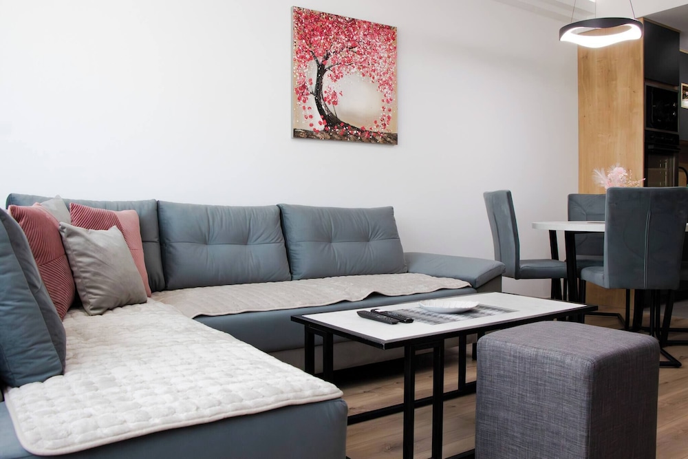 Luxury two Bedroom Condo & Pool, 3rd Floor