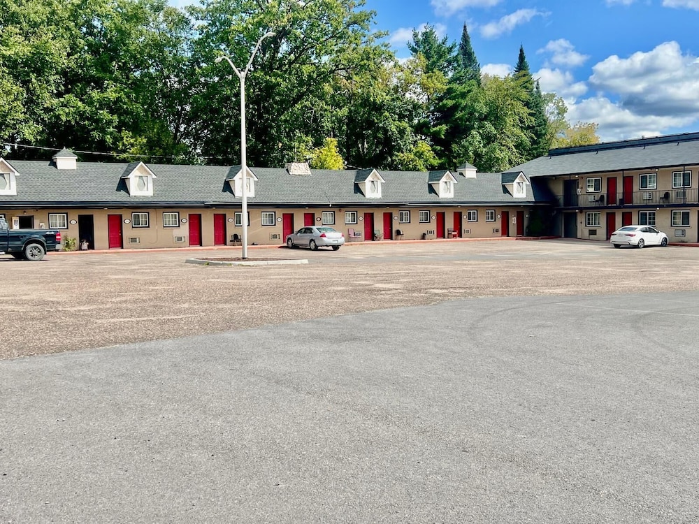 Rocky Mountain Lodge & Suites