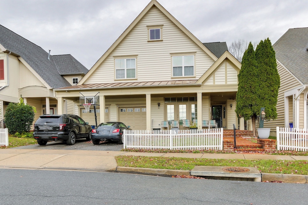 Clarksburg Getaway Near DC + Baltimore Sights!