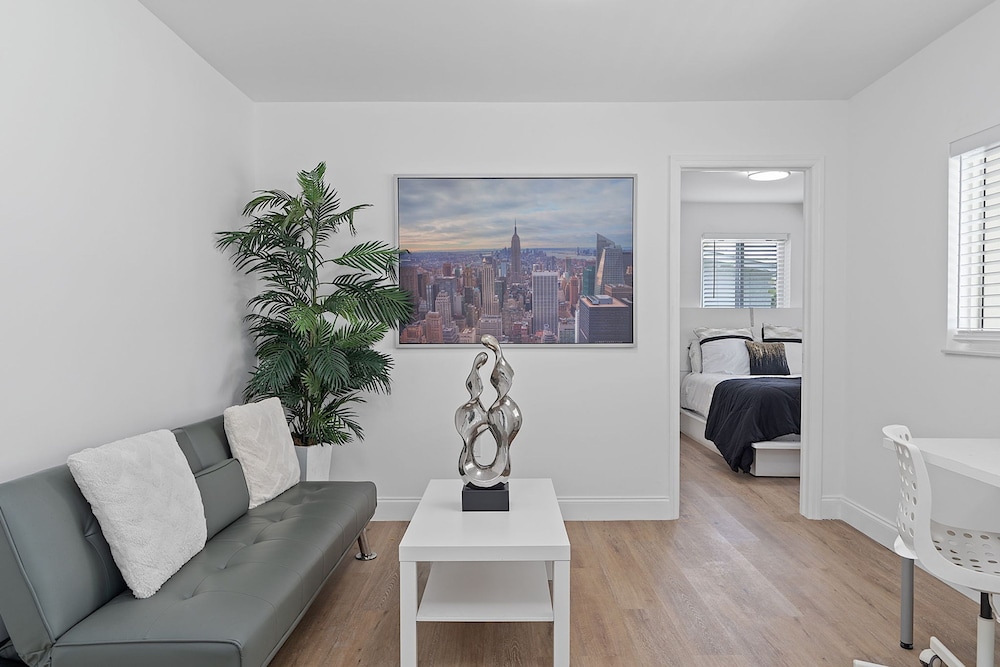 Dreamy 4BR Getaway w Private Pool Luxe Patio in Miramar