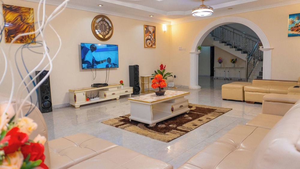 Digi Six-bedroom Accra Luxury Home at East Legon
