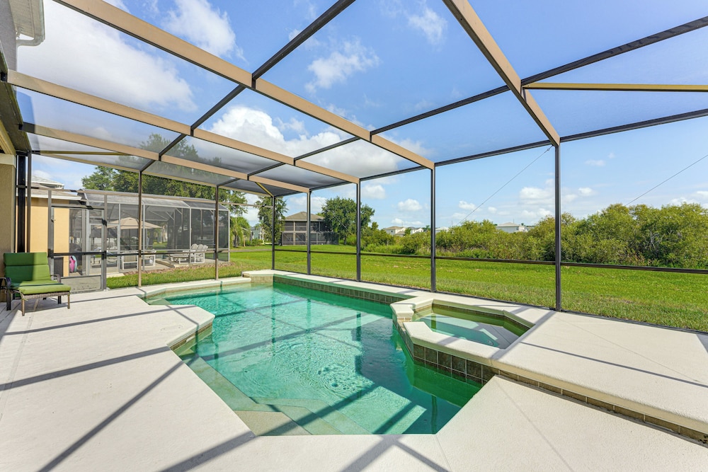 Pool, Games + Family Fun! Davenport Home by Disney