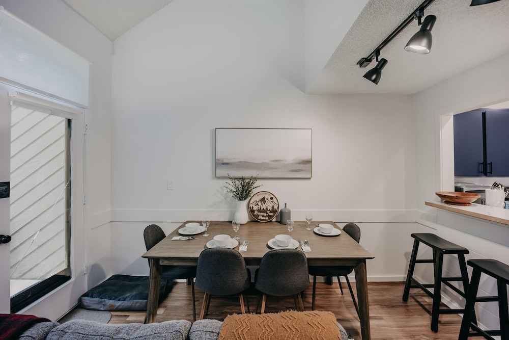 Snowater Condo #42 - Wifi - Pets Ok