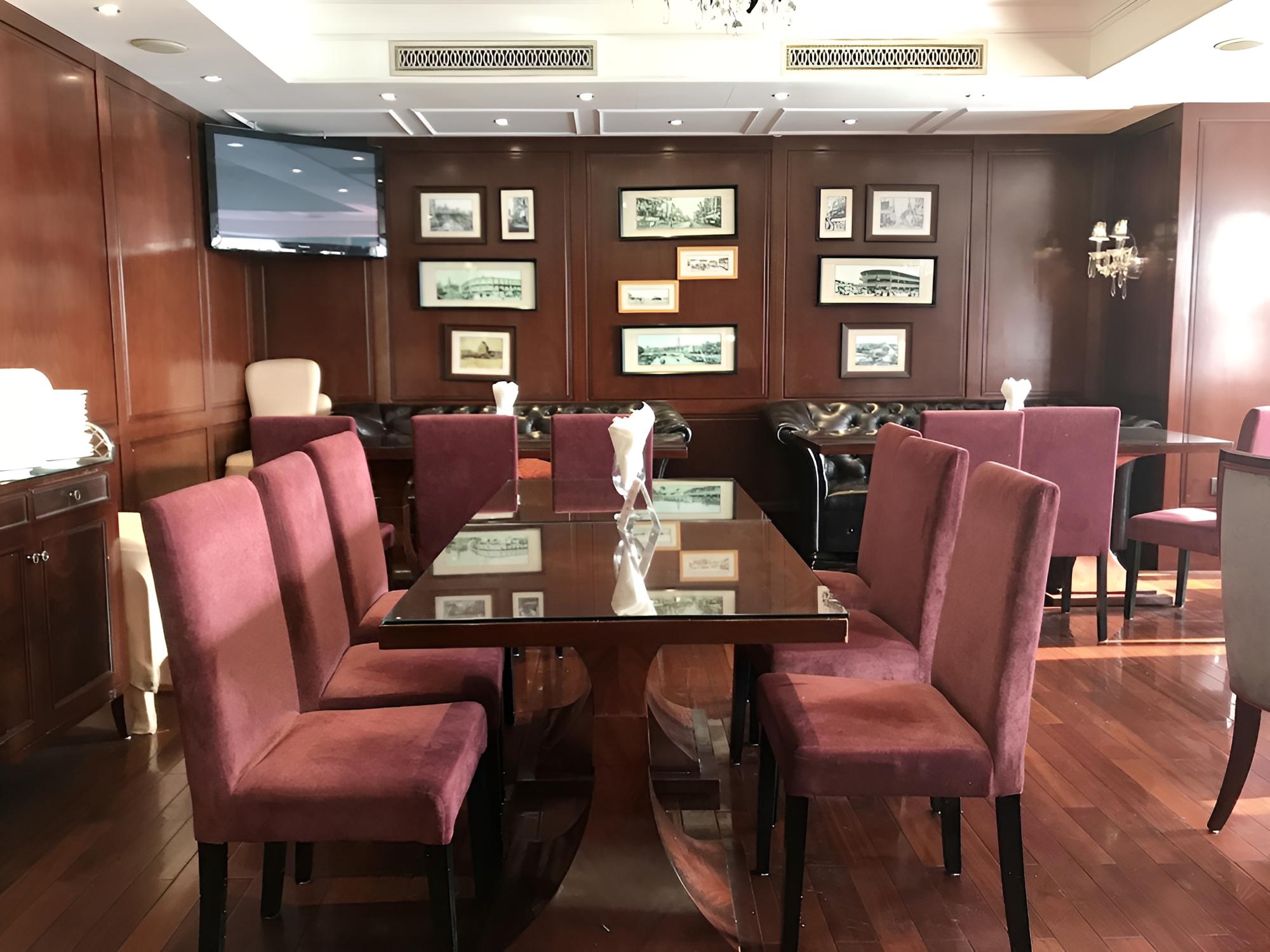 The Bund Riverside Hotel