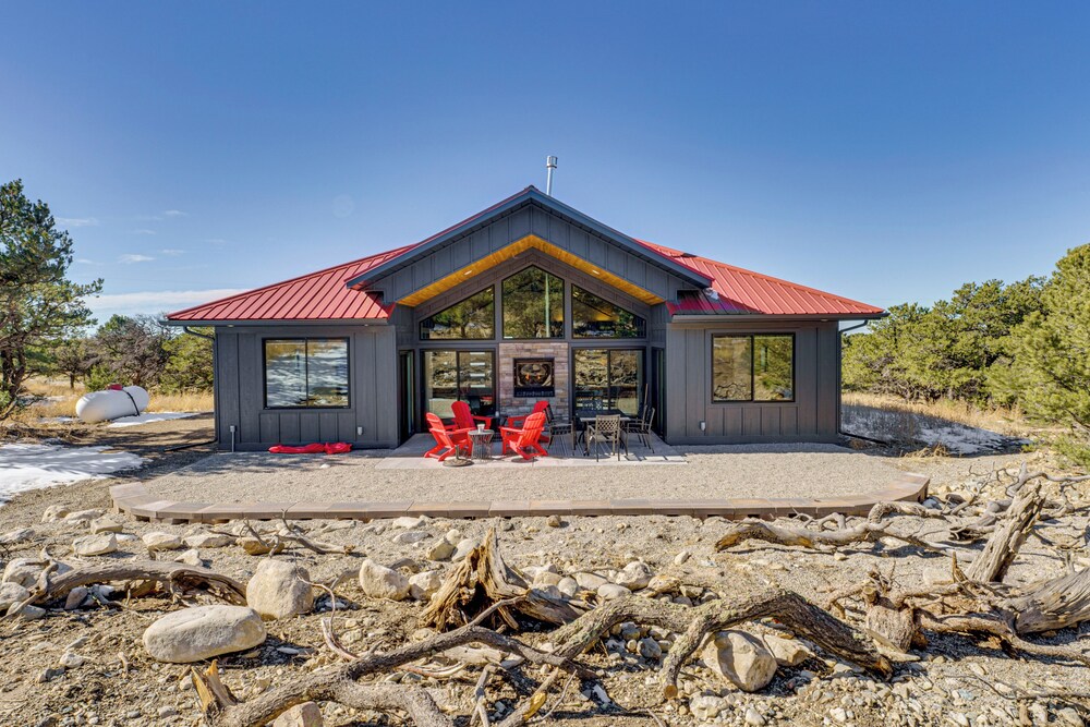 5 Mi to Great Sand Dunes NP: Mountain Retreat!