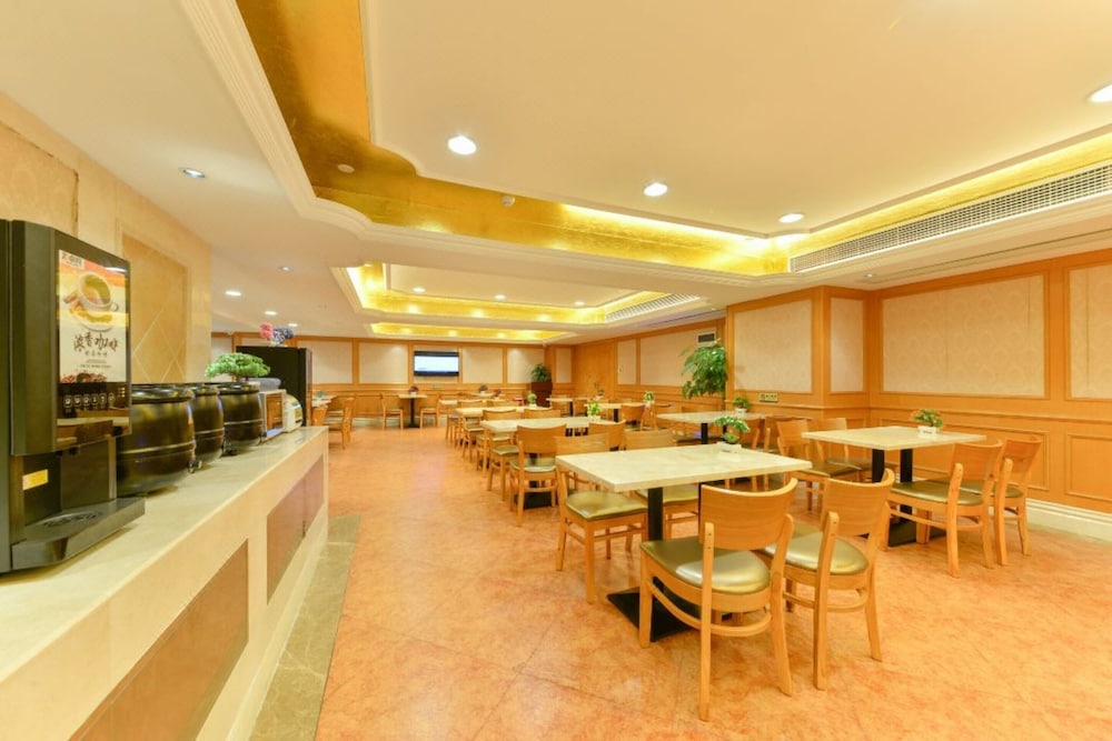 Vienna Hotel Fuyong Exhibition Center